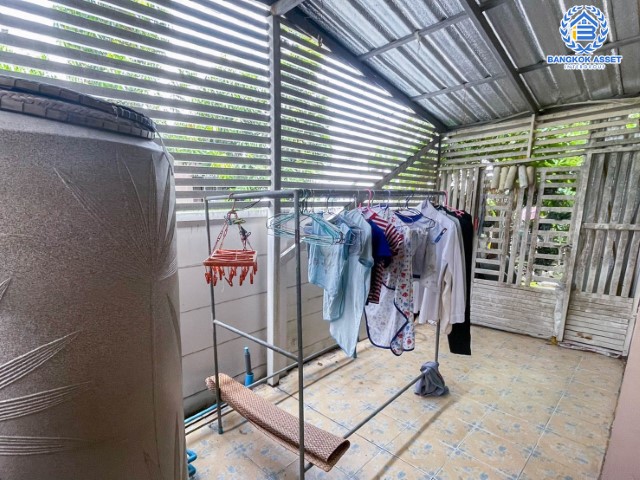 *****ทาวน์เฮ้าส์มือสองนนทบุรี ม.พลีโน่ ปิ่นเกล้า-ราชพฤกษ์ #หลังมุม เนื้อที่เยอะเกือบ 25 ตร.ว. พร้อมฟังก์ชัน 3 ห้องนอน 2 ห้องน้ำ 1 ที่จอดรถ ต่อเติมพื้น และหลังคาห้องครัว บนทำเลเดินทางสะดวกสบาย ใกล้รถไฟฟ้าสายสีแดง "สถานีบางบำหรุ" และทางด่วน